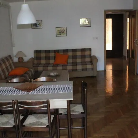 公寓 100m2, Full Opremljen, Privatni Parking. 普拉