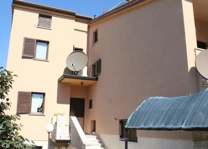 100m2, Full Opremljen, Privatni Parking. Pola