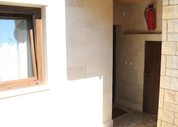 100m2, Full Opremljen, Privatni Parking. Pola