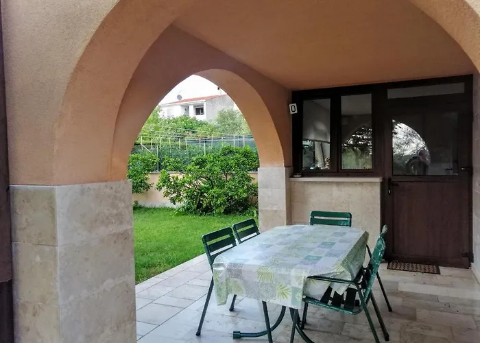 100m2, Full Opremljen, Privatni Parking. Πούλα
