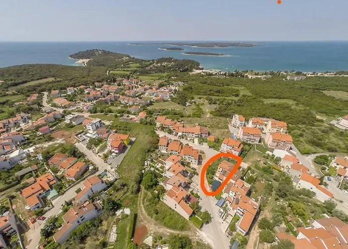 Апартаменты 100m2, Full Opremljen, Privatni Parking. Пула