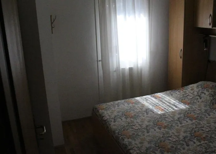 100m2, Full Opremljen, Privatni Parking. Апартаменты Пула